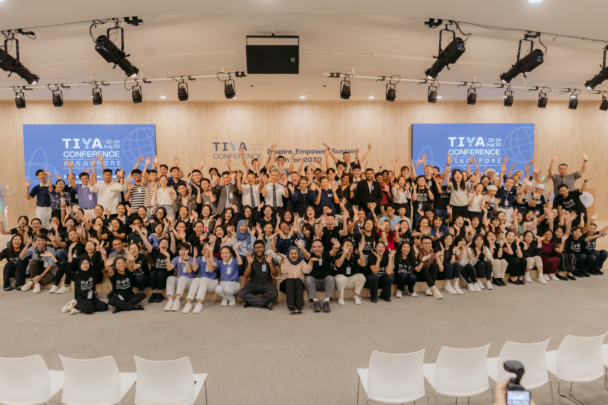 十四国青年聚狮城 共创永续未来